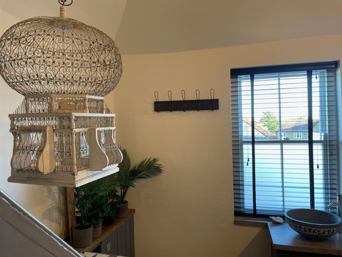 Fabulous Apartment Seconds From Beach By Whitstable-Holidays, Pudding Pan Eksteriør bilde